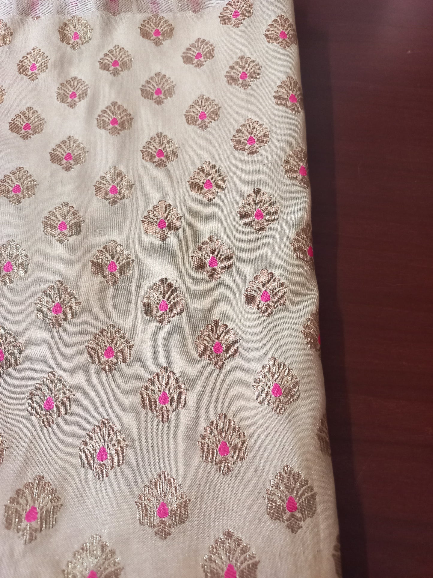 Brocade silk with pink buttas-Alankrutha