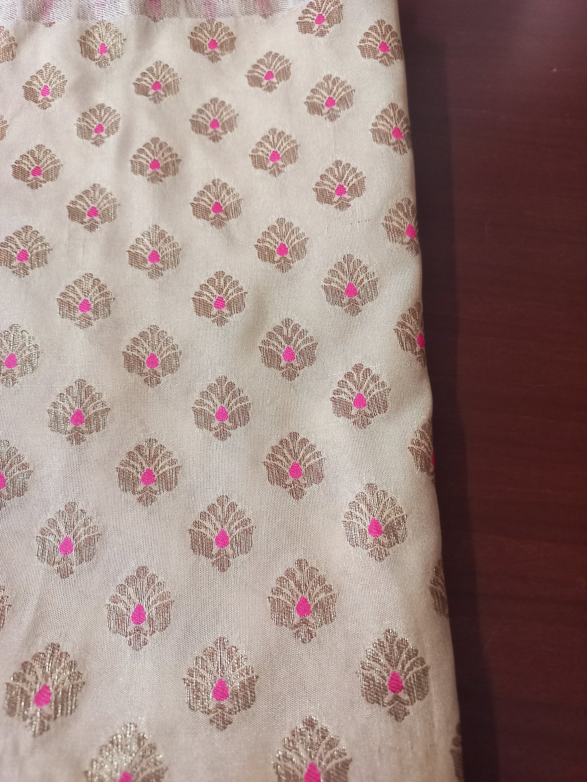 Brocade silk with pink buttas-Alankrutha