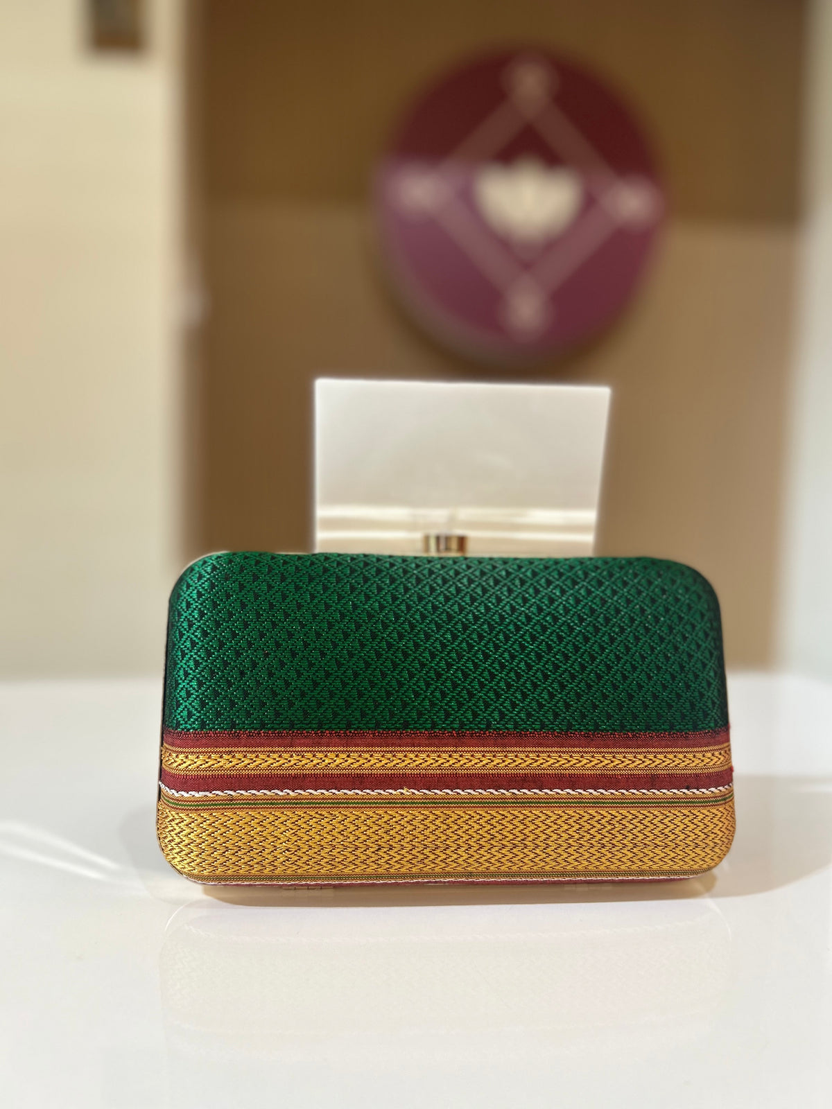 Khun Clutch-Alankrutha
