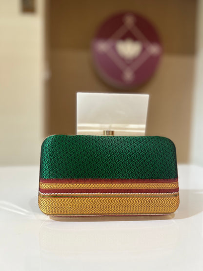 Khun Clutch-Alankrutha