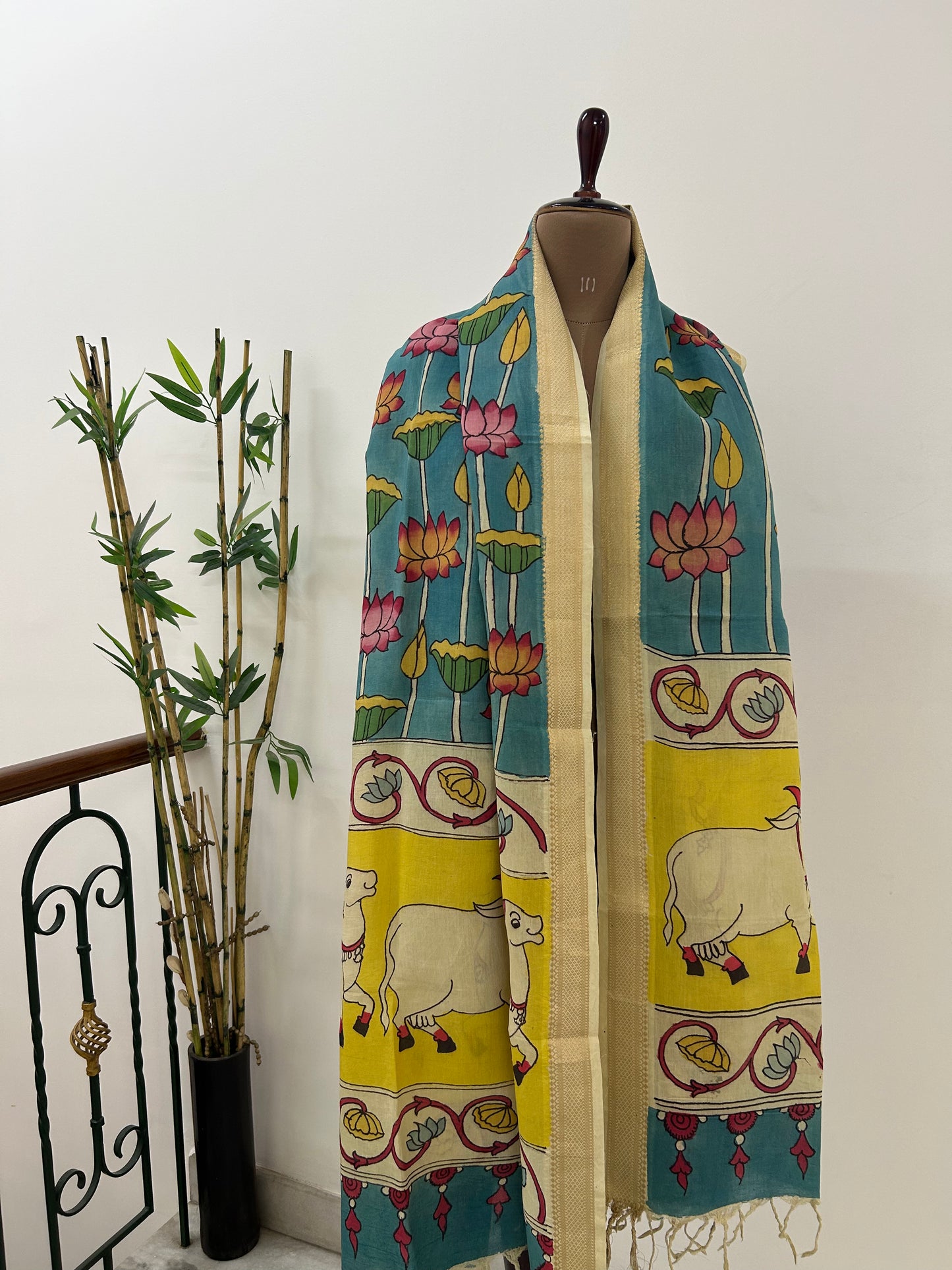 Pichwai Duppatta-Alankrutha