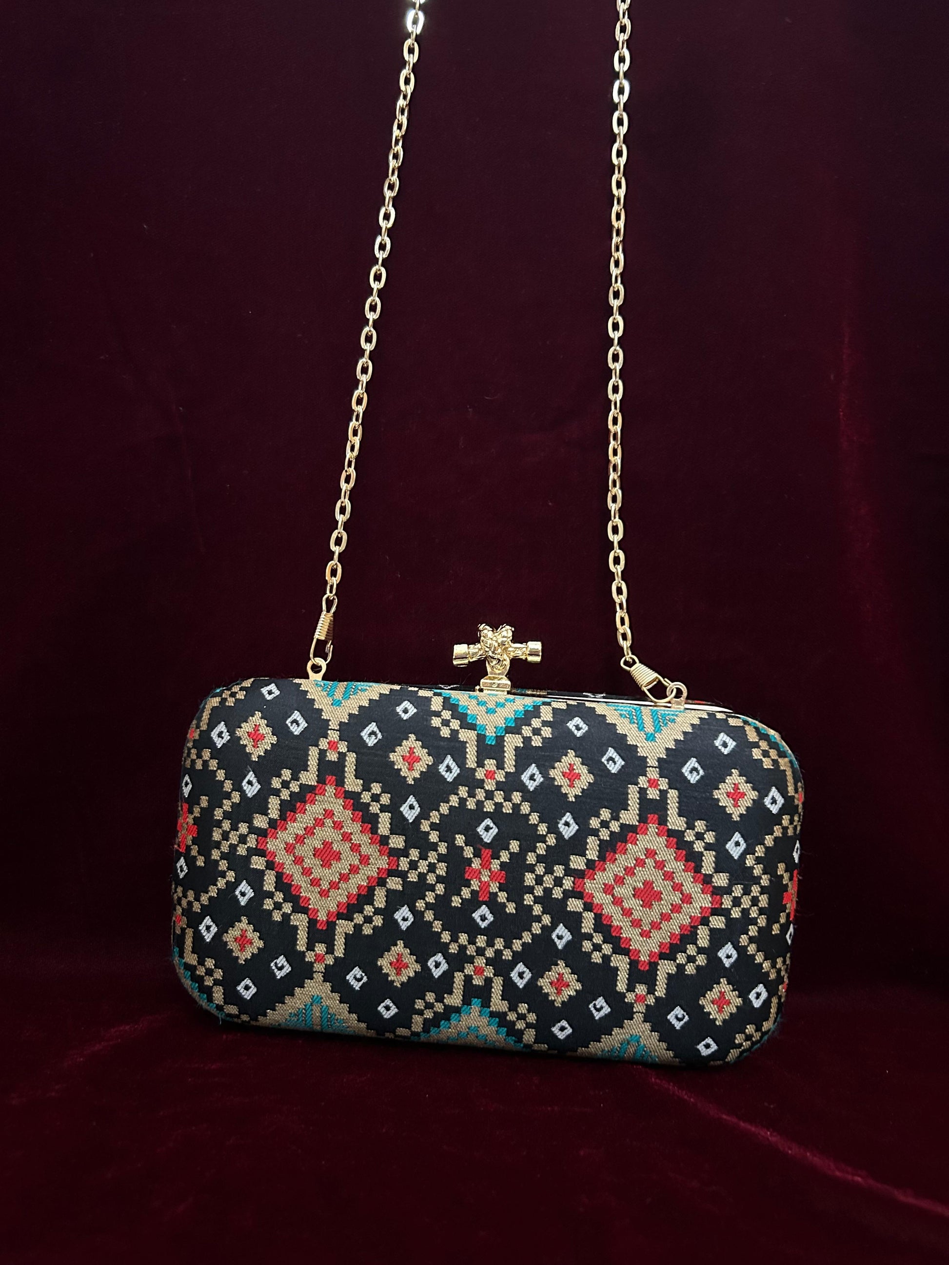 handmade clutch-Alankrutha