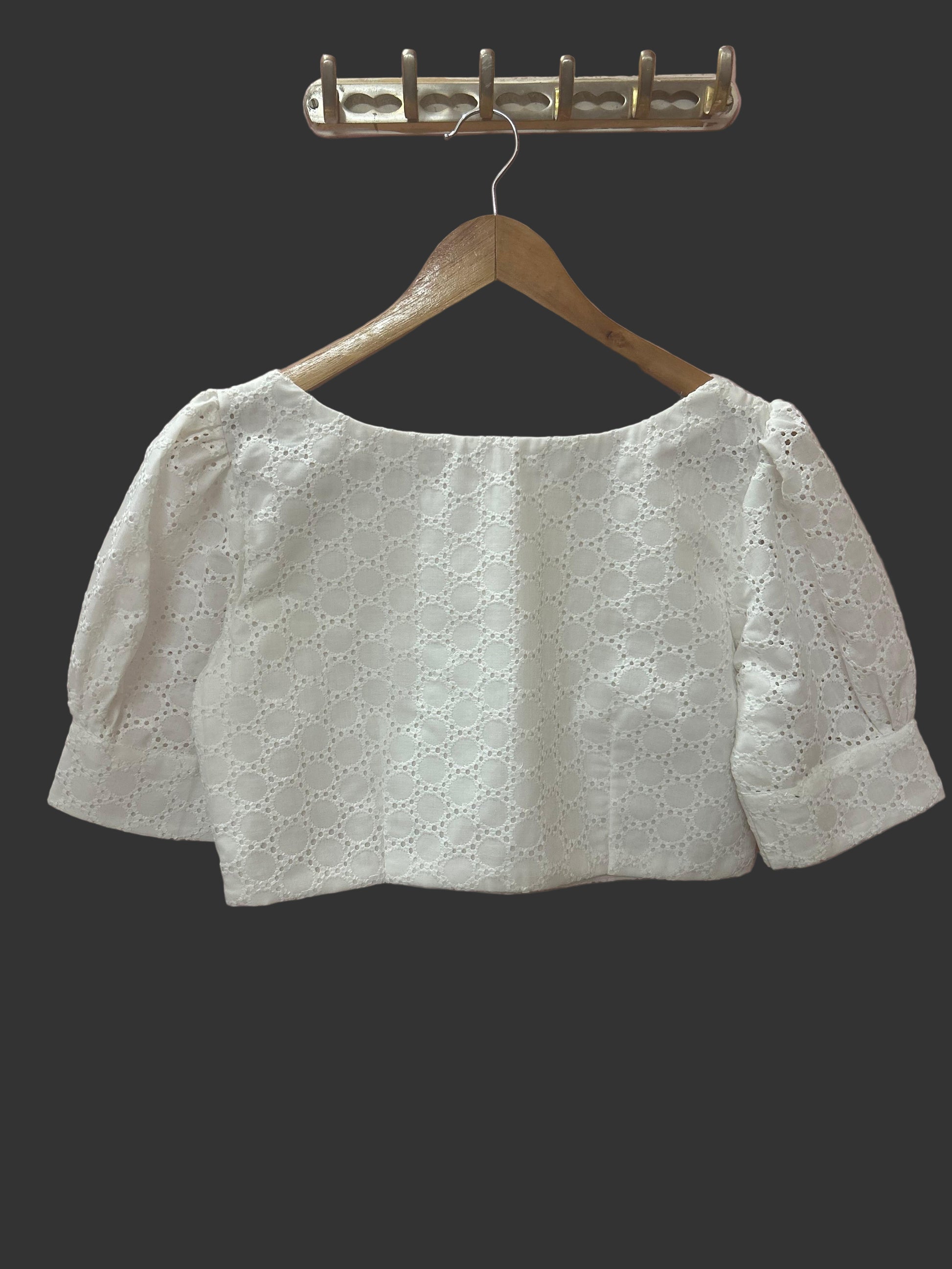 Boat Neck White Hakoba Blouse – NamanaaAlankrutha